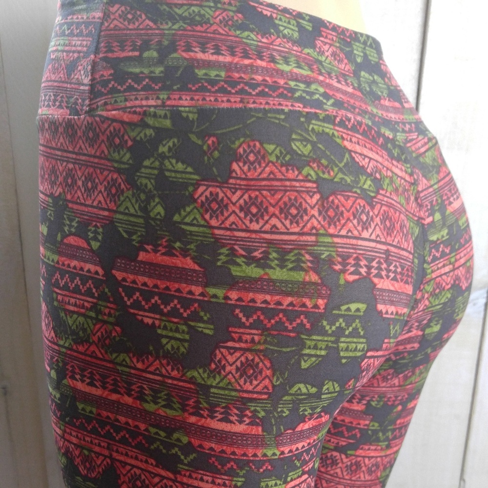 LuLaRoe Unicorn Aztec Holiday Leggings One Size